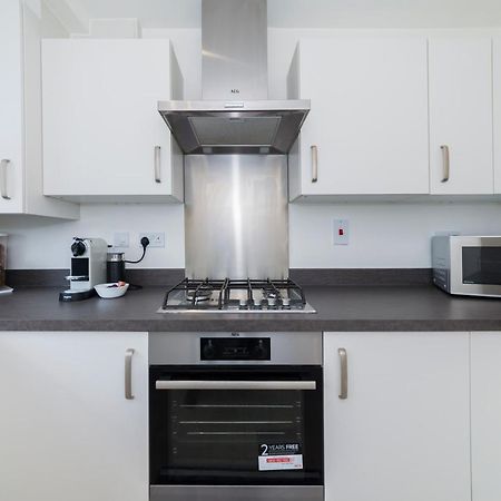Greenfield Modern 3Br Home - Southcote Lane , เรดดิ้ง ภายนอก รูปภาพ