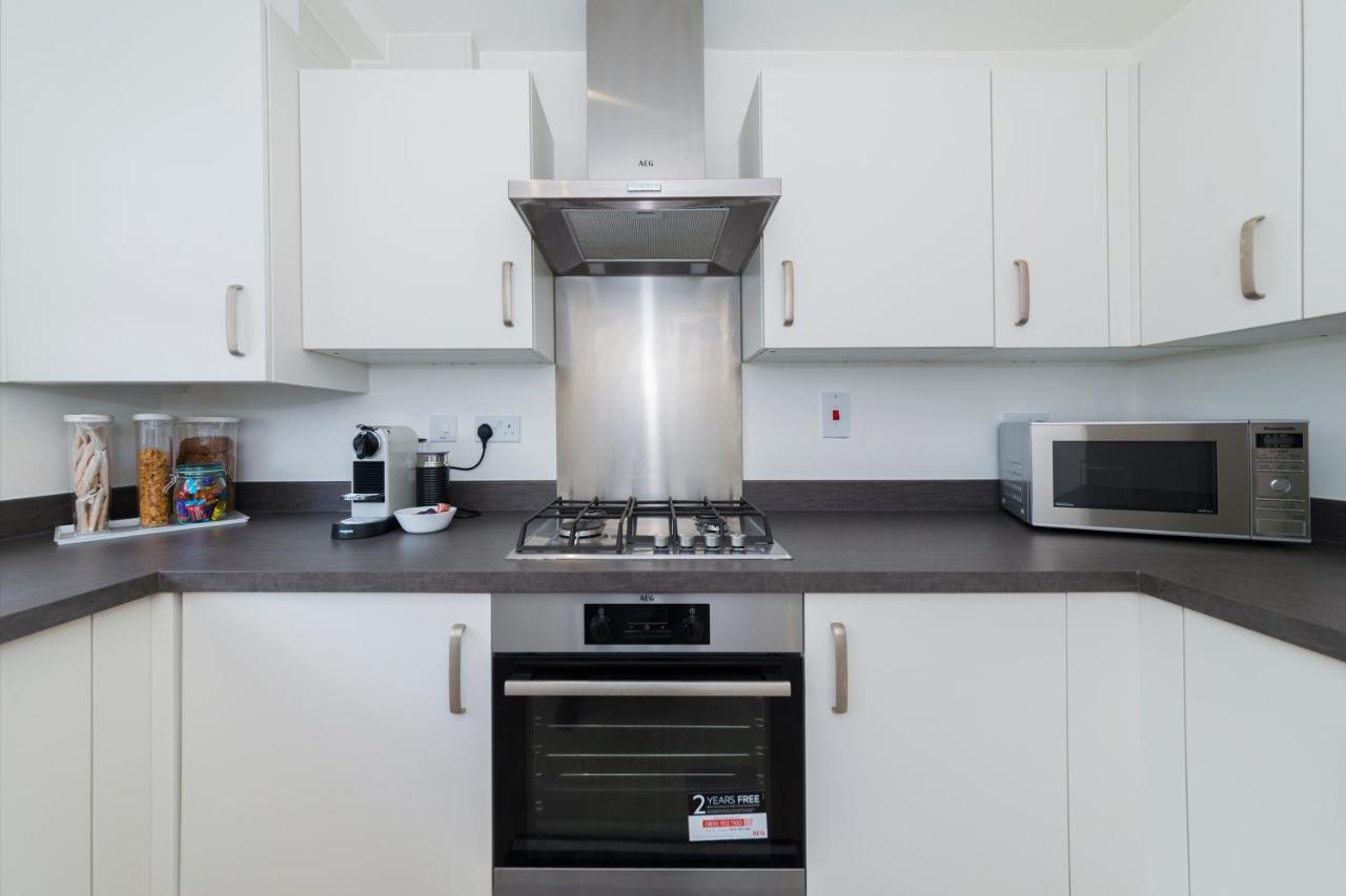 Greenfield Modern 3Br Home - Southcote Lane , เรดดิ้ง ภายนอก รูปภาพ