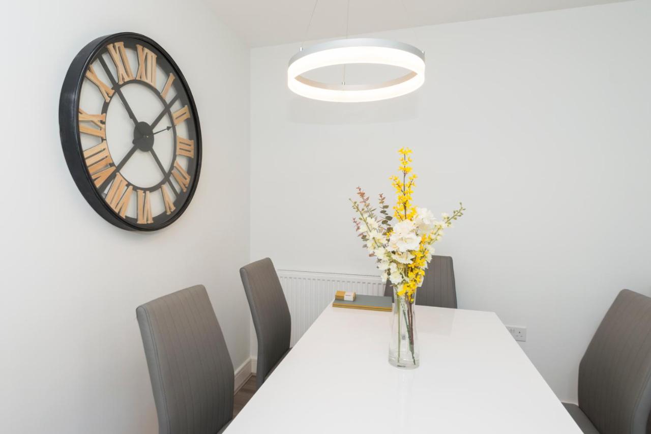 Greenfield Modern 3Br Home - Southcote Lane , เรดดิ้ง ภายนอก รูปภาพ