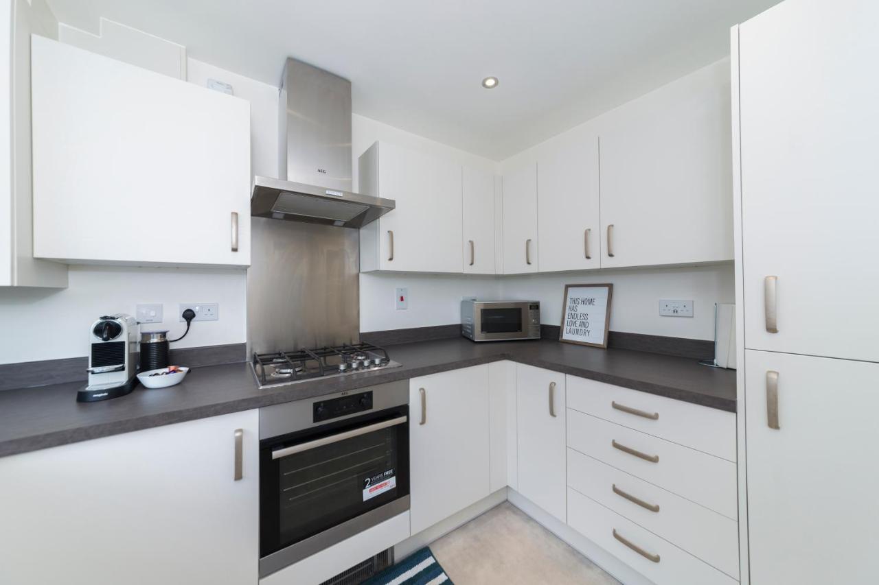 Greenfield Modern 3Br Home - Southcote Lane , เรดดิ้ง ภายนอก รูปภาพ