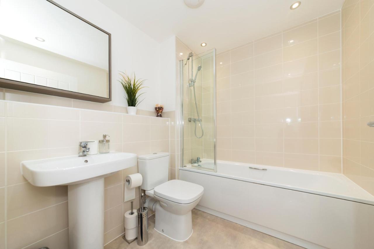 Greenfield Modern 3Br Home - Southcote Lane , เรดดิ้ง ภายนอก รูปภาพ