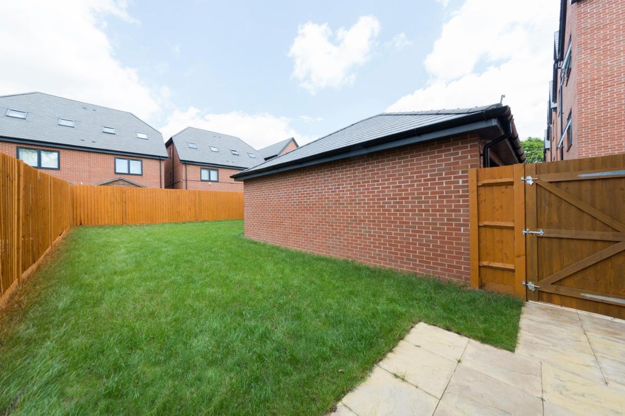 Greenfield Modern 3Br Home - Southcote Lane , เรดดิ้ง ภายนอก รูปภาพ