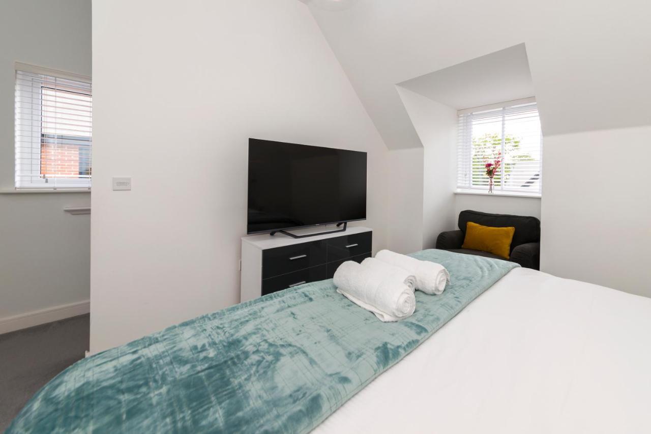Greenfield Modern 3Br Home - Southcote Lane , เรดดิ้ง ภายนอก รูปภาพ