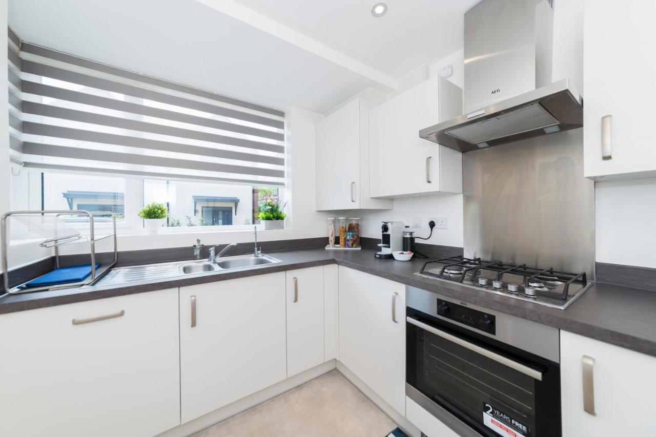 Greenfield Modern 3Br Home - Southcote Lane , เรดดิ้ง ภายนอก รูปภาพ