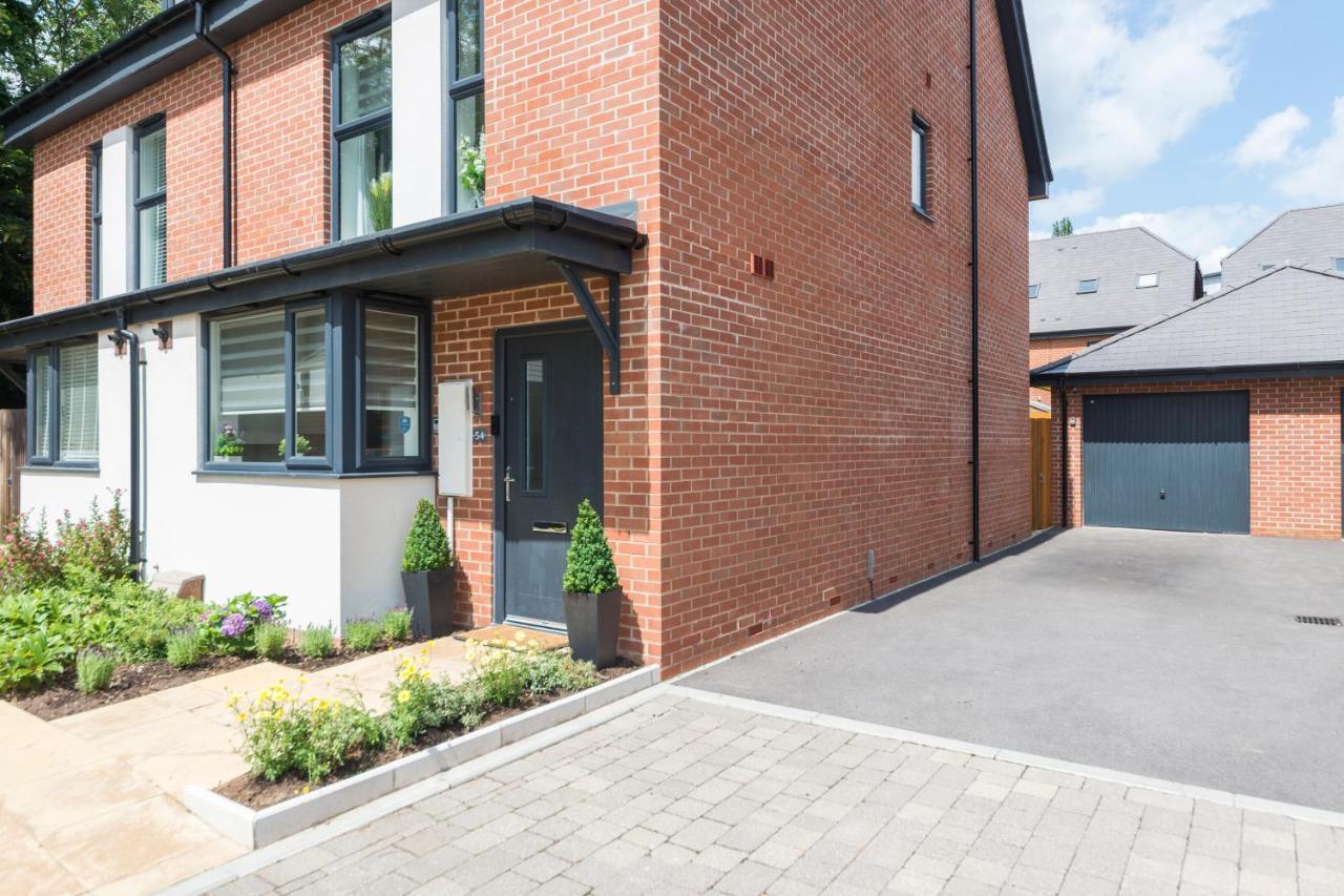 Greenfield Modern 3Br Home - Southcote Lane , เรดดิ้ง ภายนอก รูปภาพ