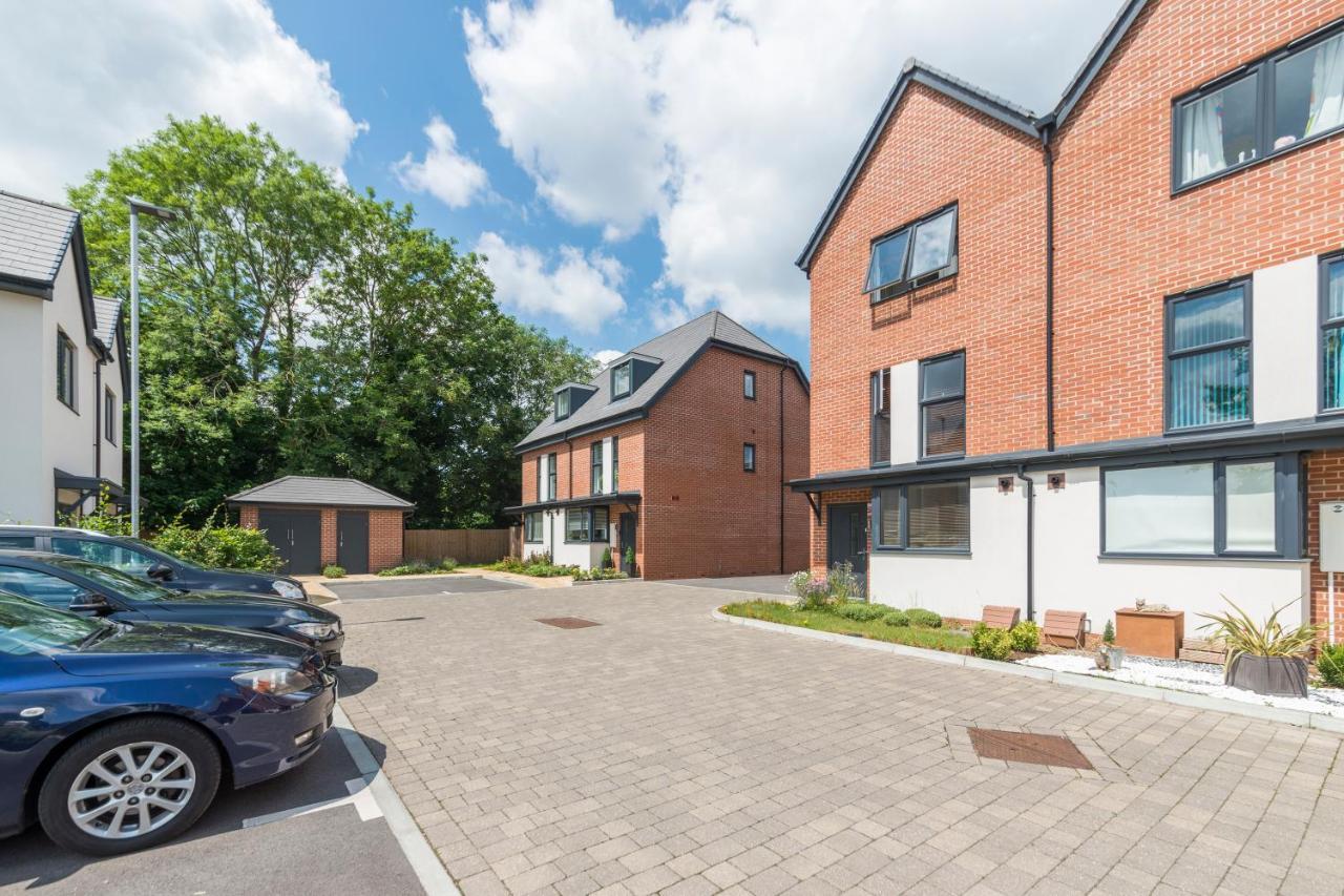 Greenfield Modern 3Br Home - Southcote Lane , เรดดิ้ง ภายนอก รูปภาพ
