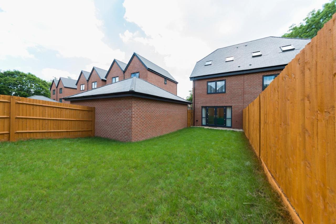Greenfield Modern 3Br Home - Southcote Lane , เรดดิ้ง ภายนอก รูปภาพ
