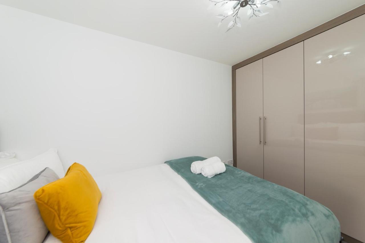 Greenfield Modern 3Br Home - Southcote Lane , เรดดิ้ง ภายนอก รูปภาพ
