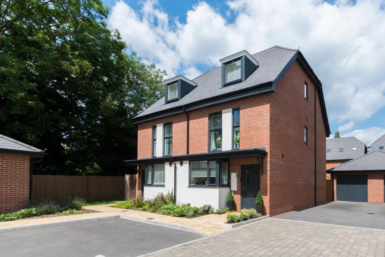 Greenfield Modern 3Br Home - Southcote Lane , เรดดิ้ง ภายนอก รูปภาพ