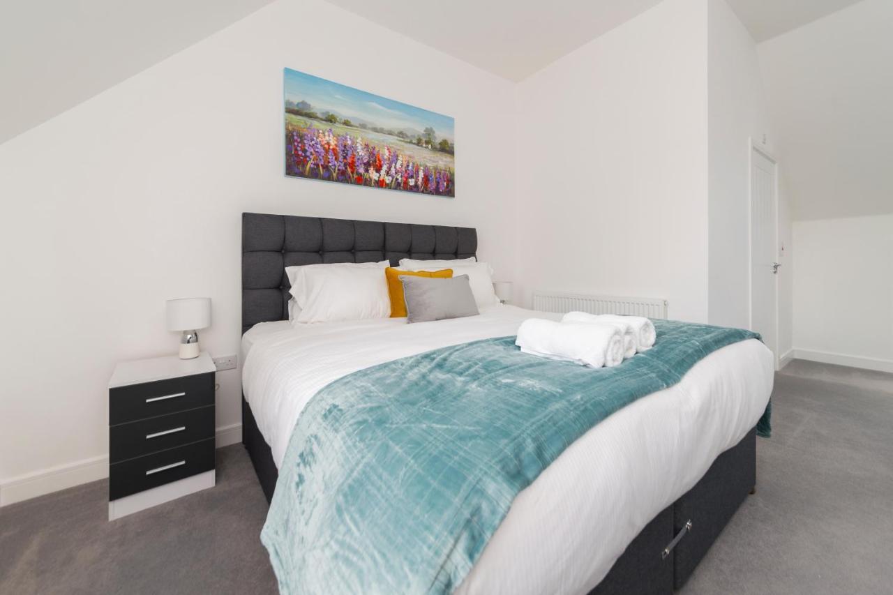 Greenfield Modern 3Br Home - Southcote Lane , เรดดิ้ง ภายนอก รูปภาพ