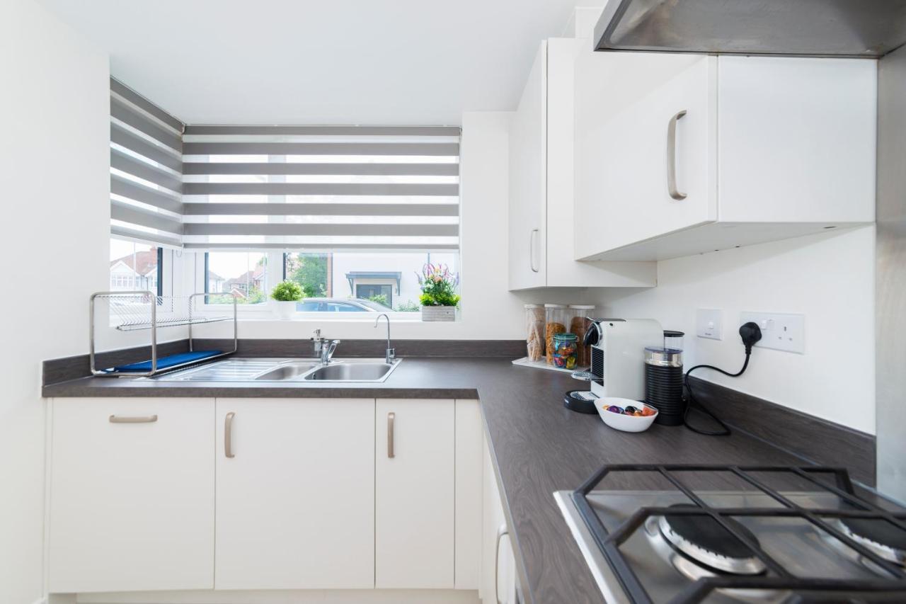 Greenfield Modern 3Br Home - Southcote Lane , เรดดิ้ง ภายนอก รูปภาพ